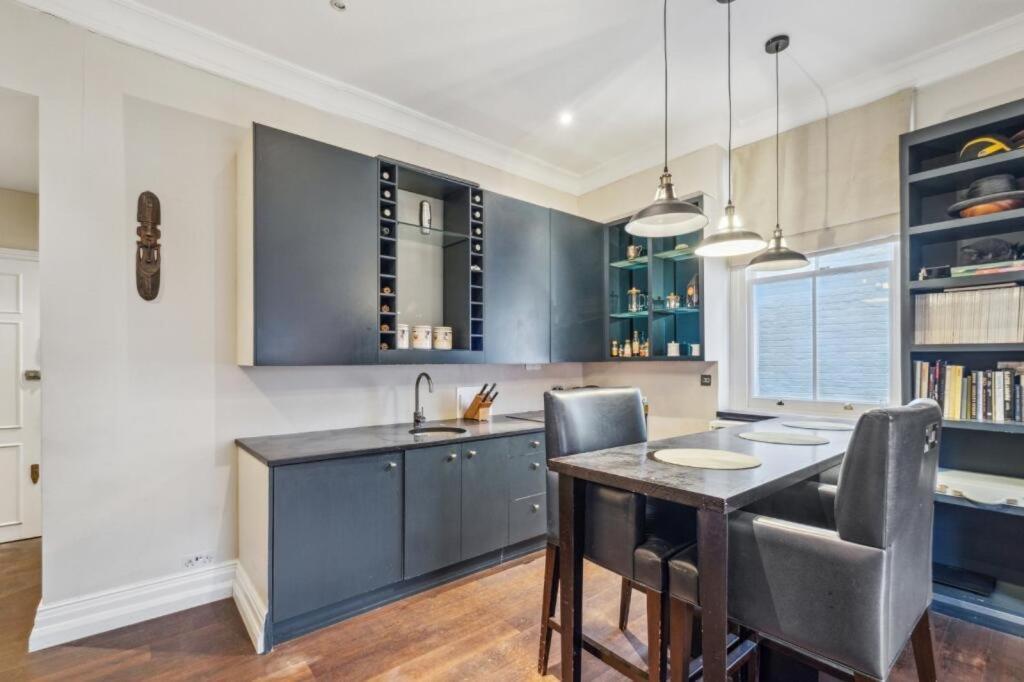 Charming And Full Of Character Apartment London Exterior photo