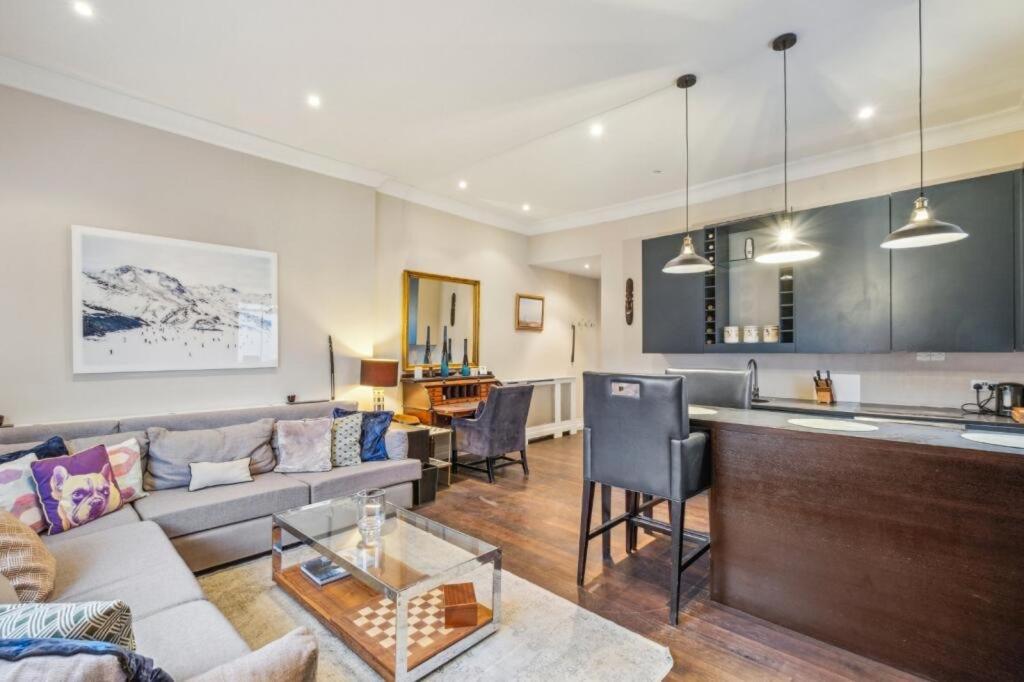 Charming And Full Of Character Apartment London Exterior photo